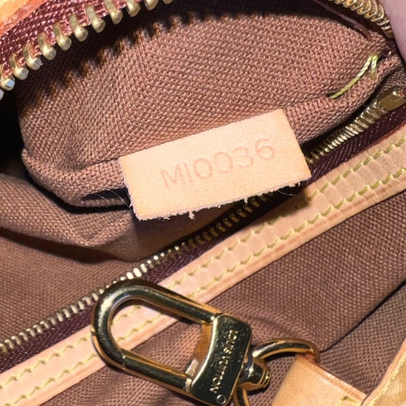 louis vuitton batignolles bag - Picture 12 of 12